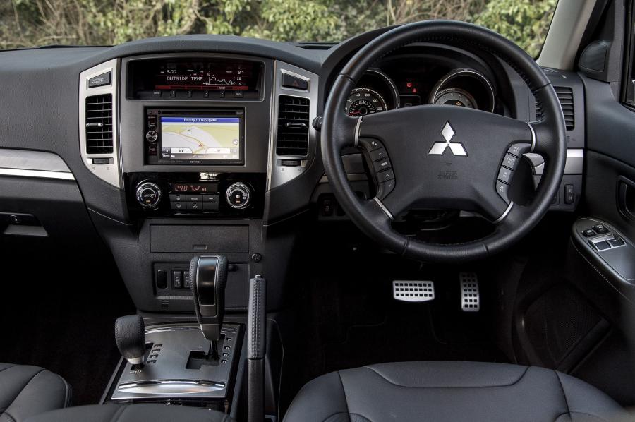 Mitsubishi Shogun SWB Barbarian 2015 года  (фото 19 из 22)